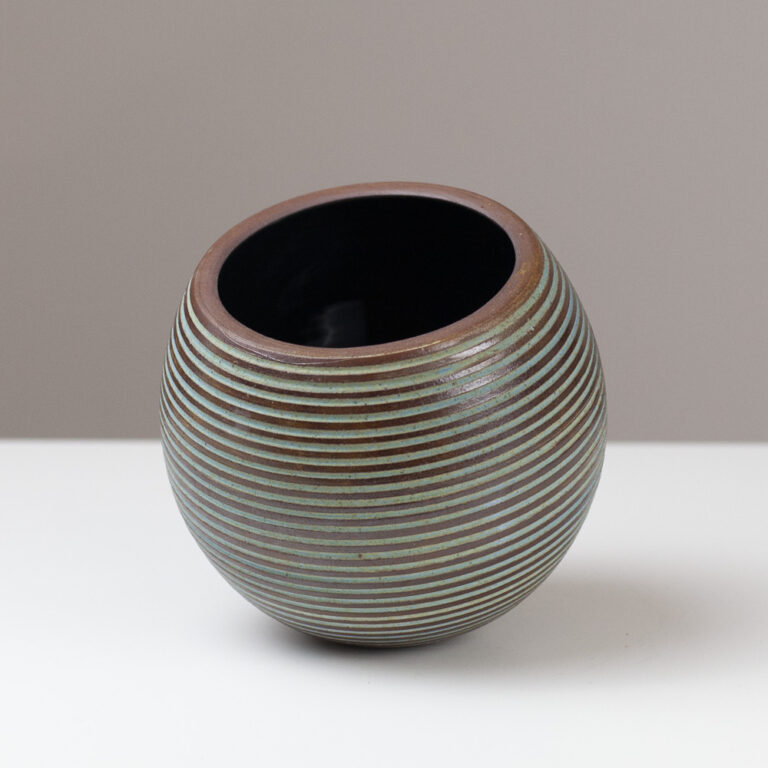 Wobble Pot EM160 by Emily Myers