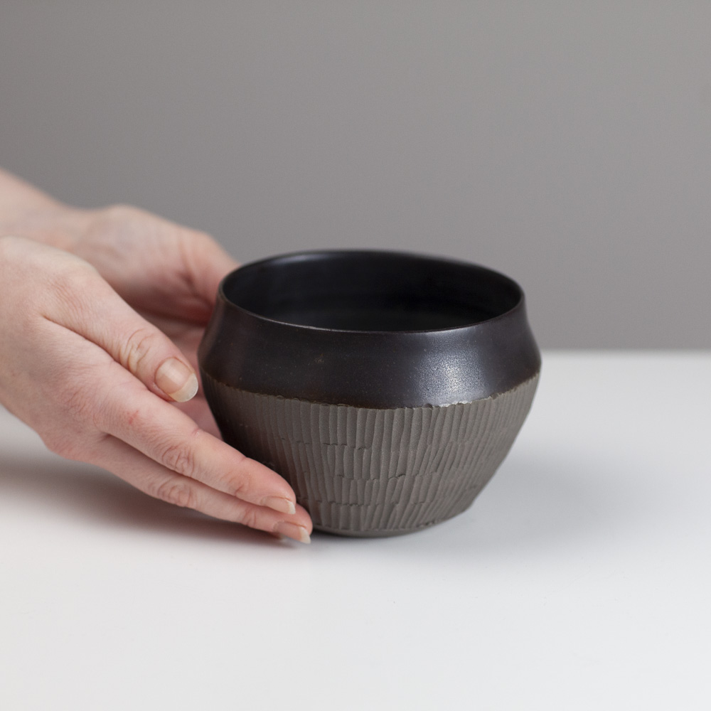 Carved teabowl OC82 by Flora Fabris