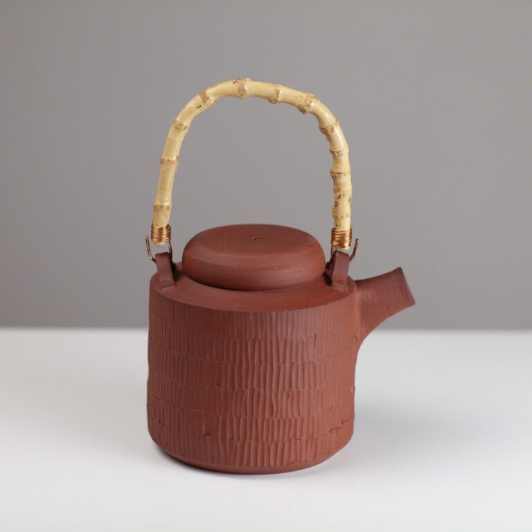 Carved teapot OC94 by Flora Fabris