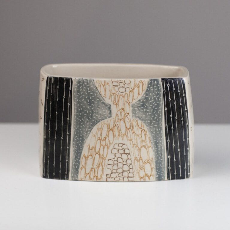 Vessel AM194 by Anna-Marie Magson