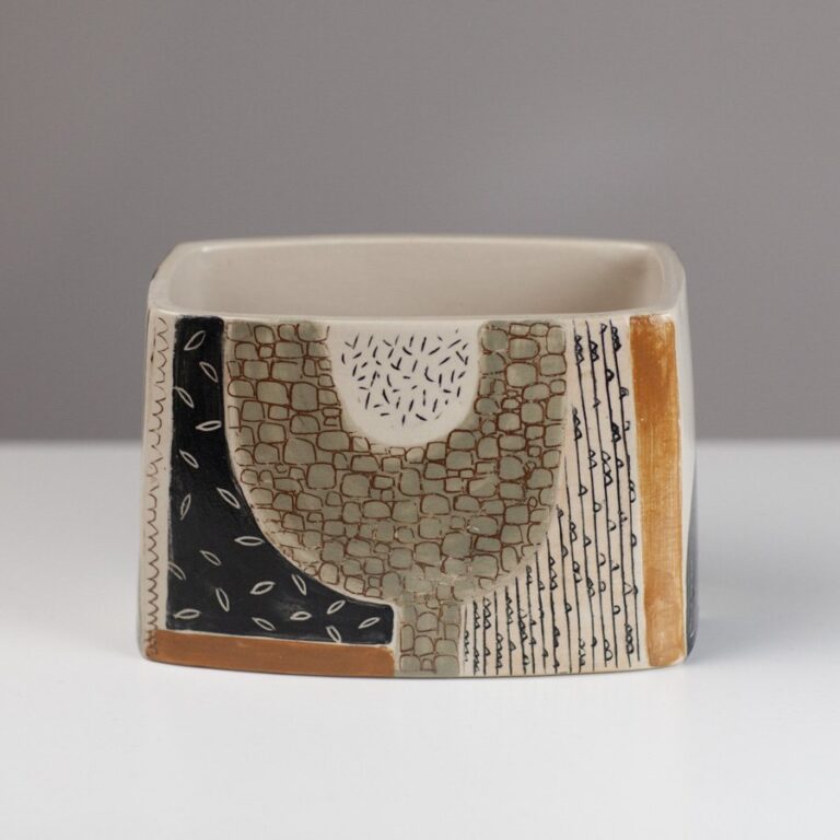 Vessel AM145 by Anna-Marie Magson
