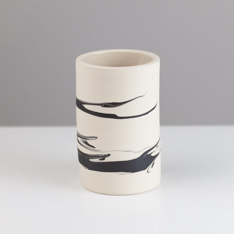 Vase 2 by Bisila Noha