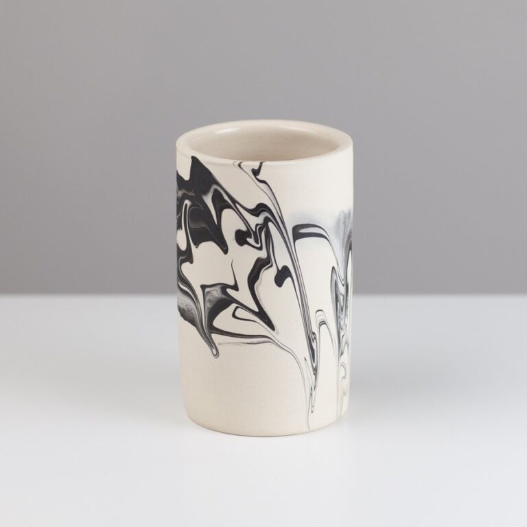 Vase 3 by Bisila Noha
