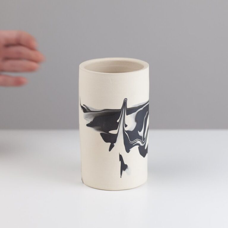 Vase 5 by Bisila Noha