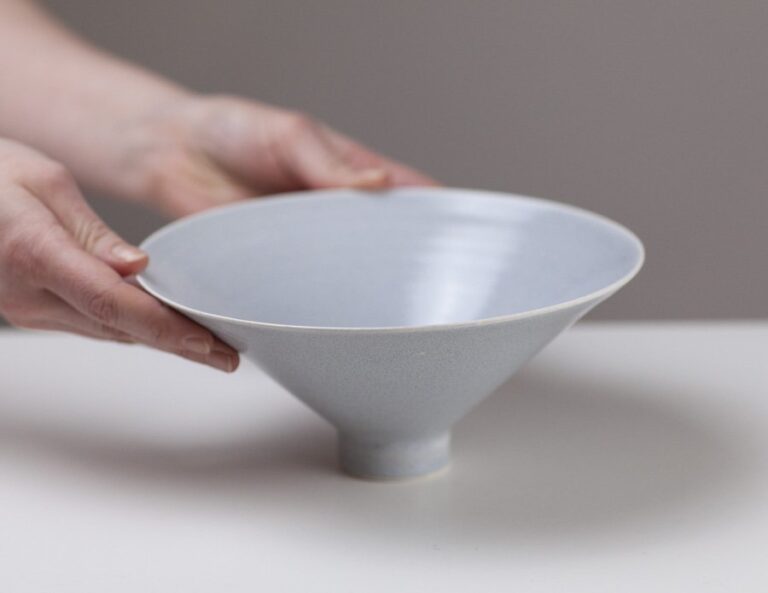 Medium Bowl Pale Grey RH27 by Robyn Hardyman