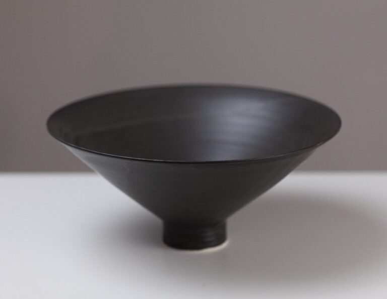 Large Bowl Dark Grey RH32 by Robyn Hardyman