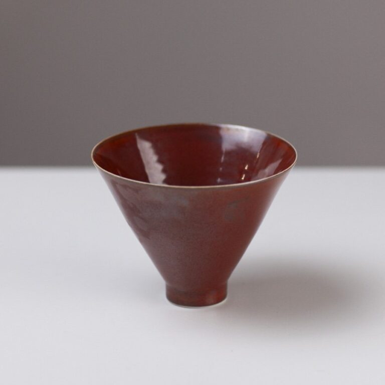 Dish RH46 by Robyn Hardyman