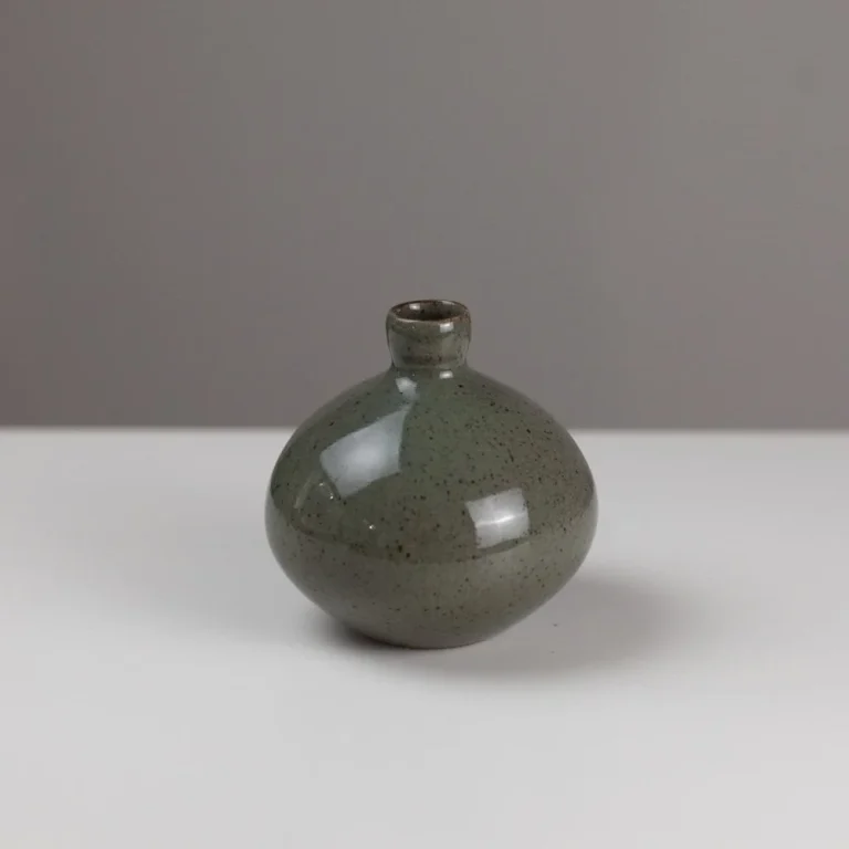 Medium Bud Vase DS04 by Daniel Smyth