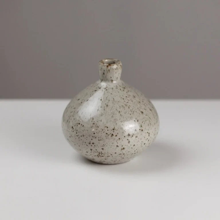 Medium Bud Vase DS05 by Daniel Smyth