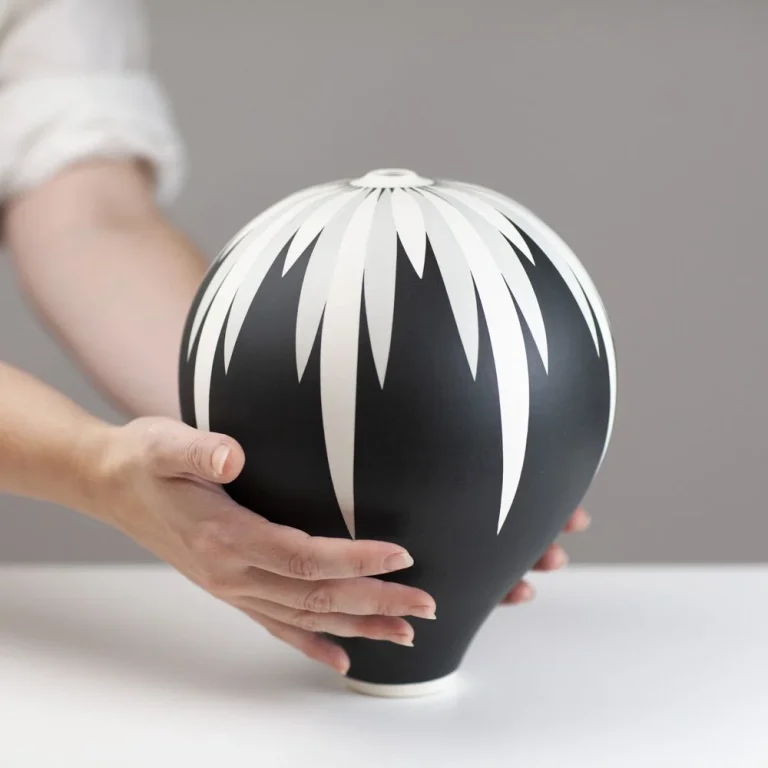 Daisy Vessel GG45 by Georgie Gardiner