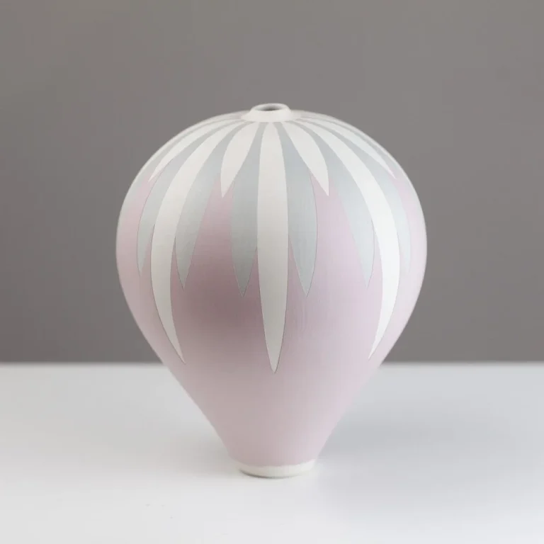 Daisy Vessel GG46 by Georgie Gardiner
