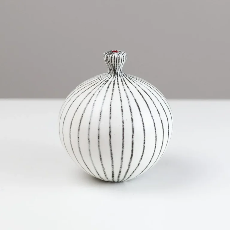 Friend Vase KK2508 1 by Katharina Klug
