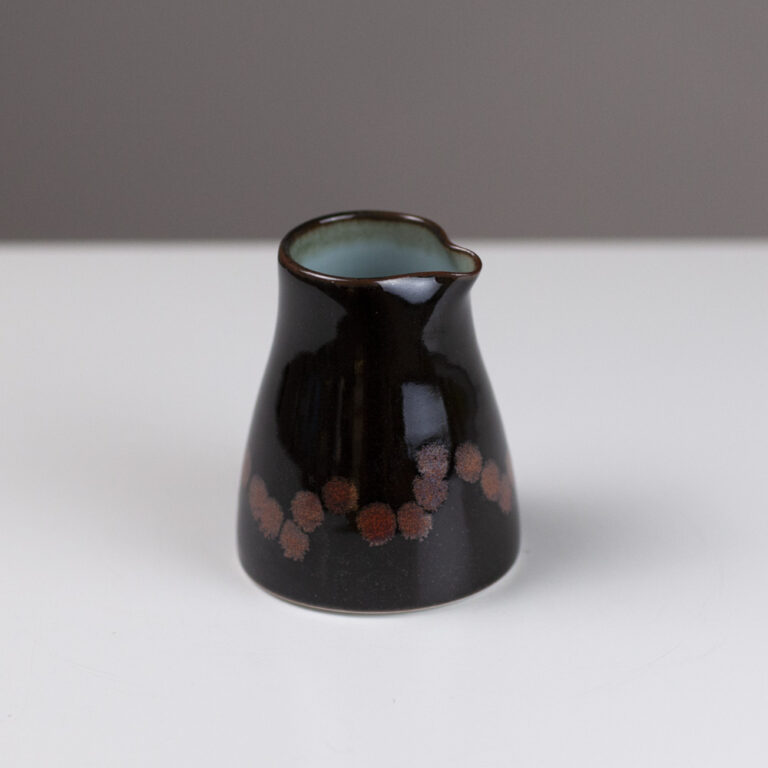 Pourer 11 by Chris Keenan