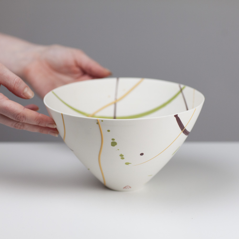 Rounded bowl AT225 by Ali Tomlin