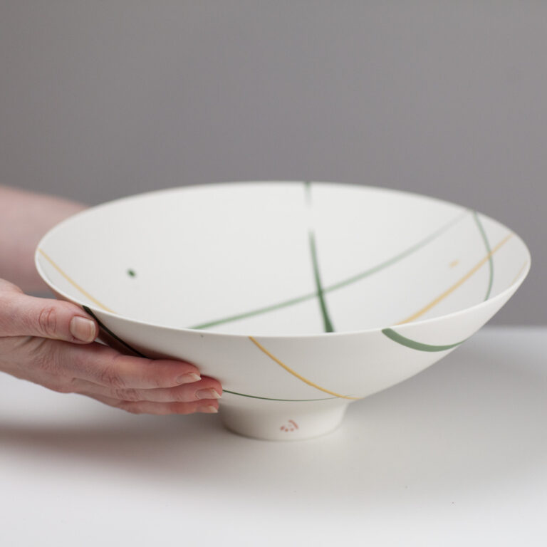 Footed bowl AT234 by Ali Tomlin