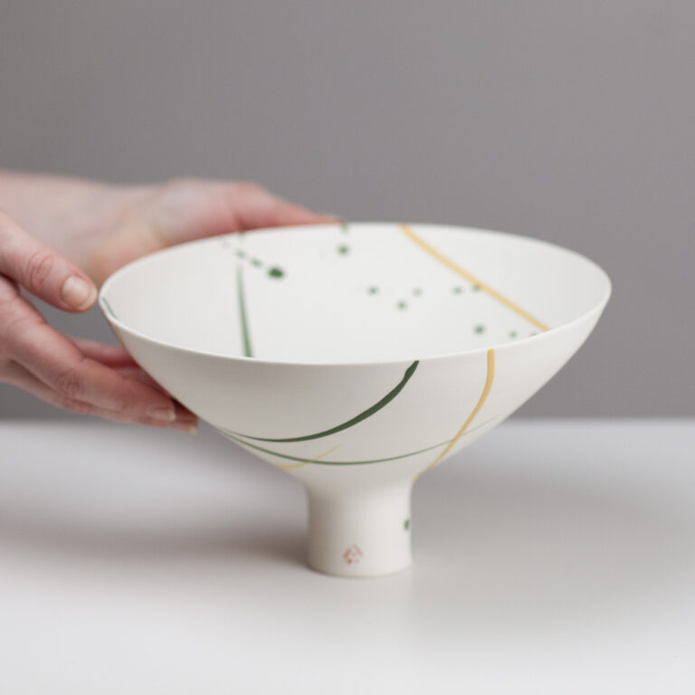 Pedestal bowl AT252 by Ali Tomlin