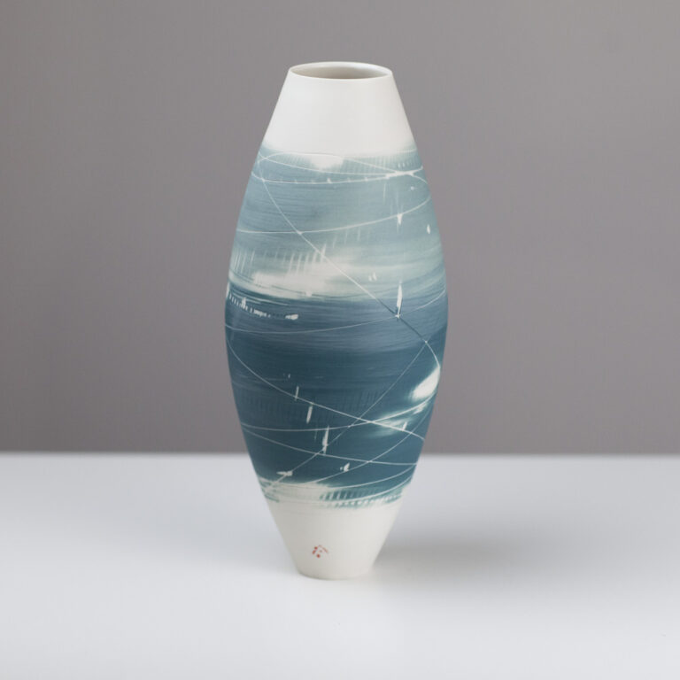 Oval vase AT258 by Ali Tomlin