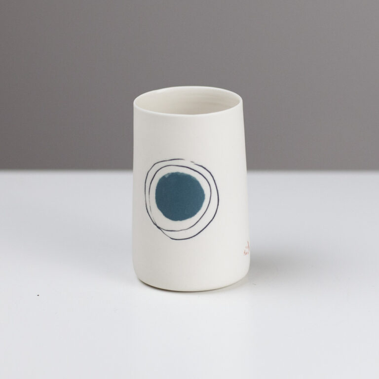 Tall cup AT275 by Ali Tomlin