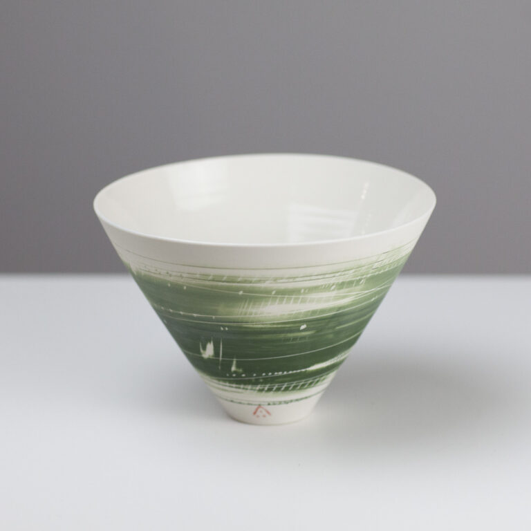 V bowl AT289 by Ali Tomlin
