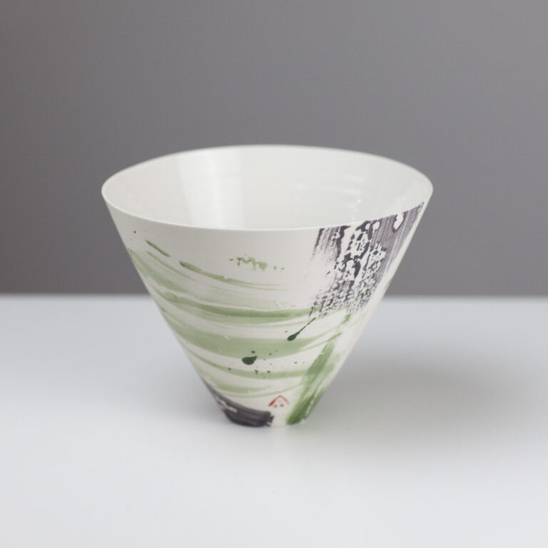 V bowl AT292 by Ali Tomlin