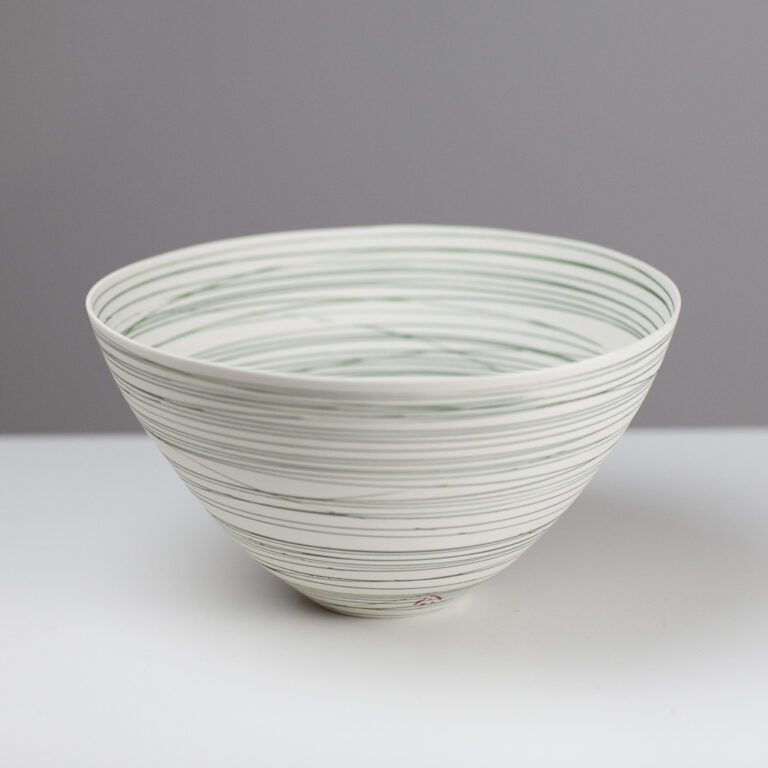 Rounded bowl AT223 by Ali Tomlin