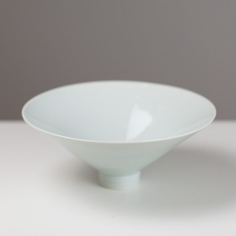 Medium Bowl RH41 by Robyn Hardyman