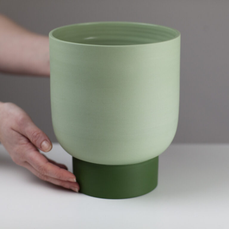 Footed arc vase TV3 by Arjan Van Dal