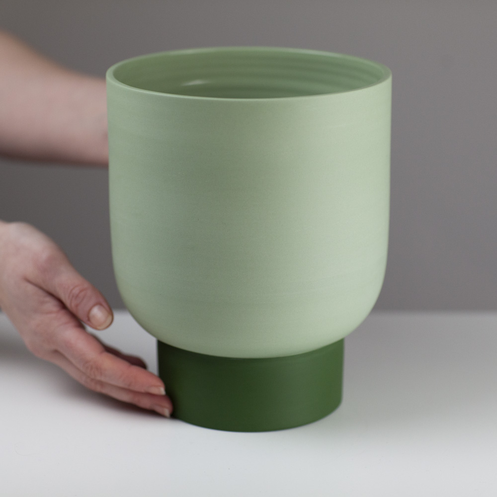 Footed arc vase TV3 by Arjan Van Dal
