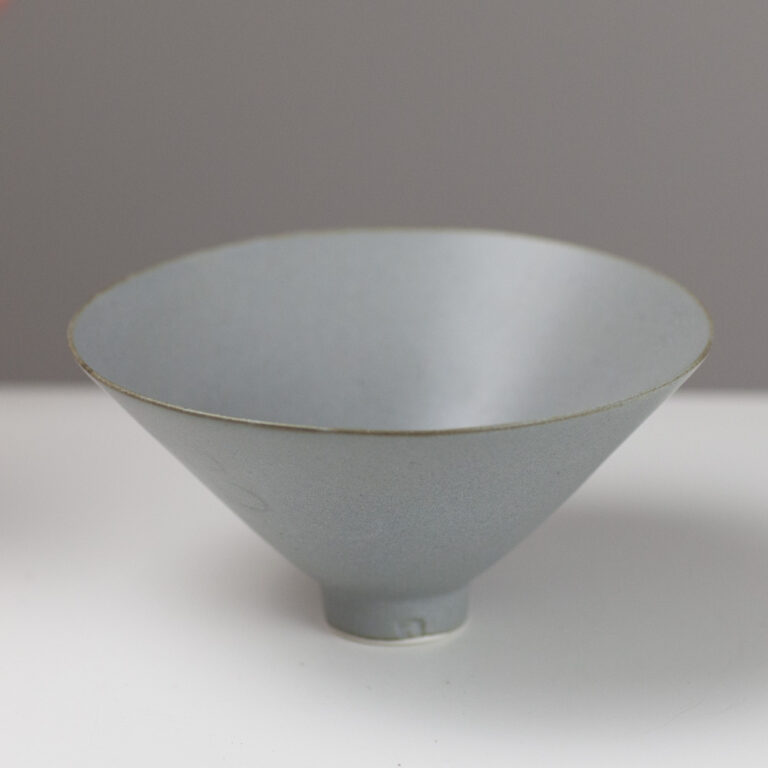 Small Bowl RH72 by Robyn Hardyman