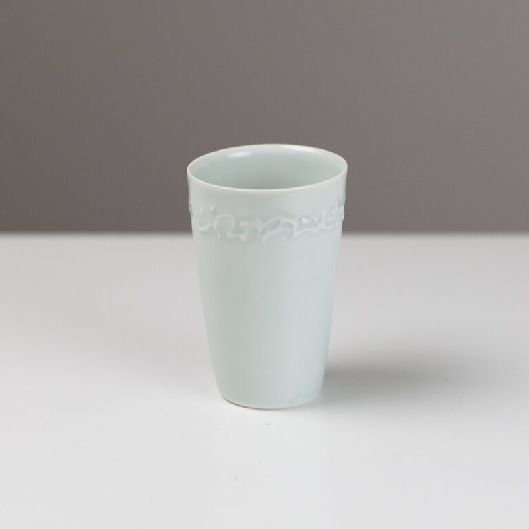 Beaker with Slip RH63 by Robyn Hardyman