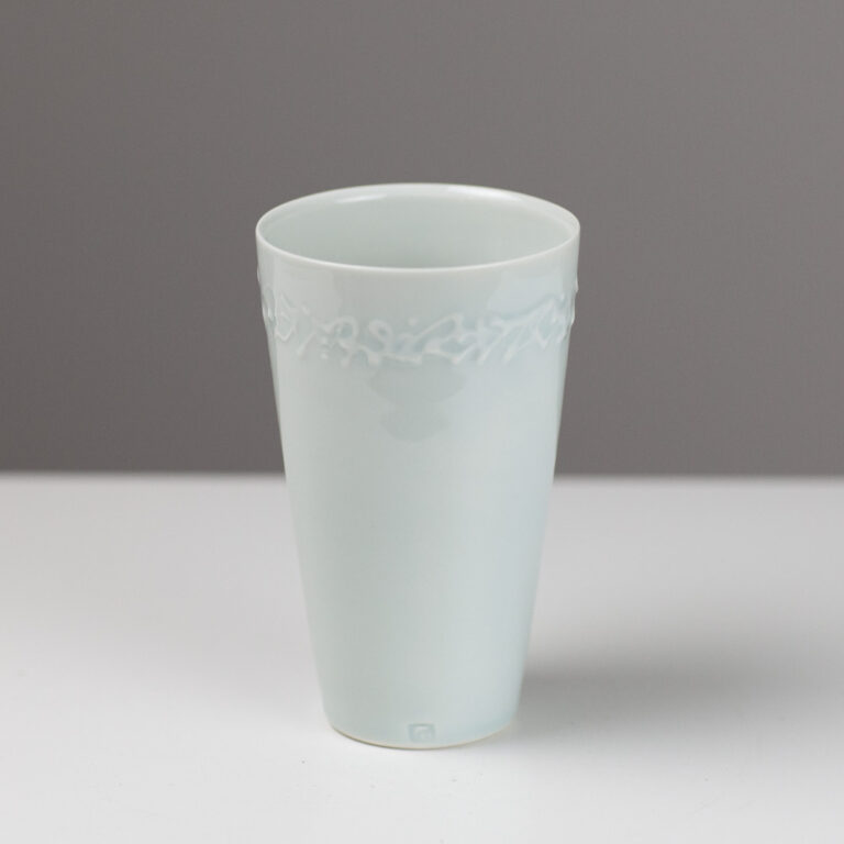 Beaker With Slip RH65 by Robyn Hardyman