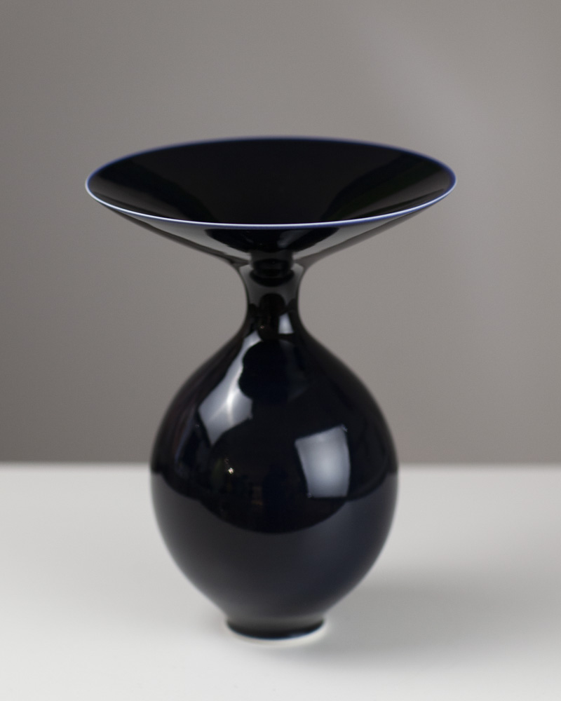 Wide top Gloss black, cobalt rim vase 2e by Anna Silverton